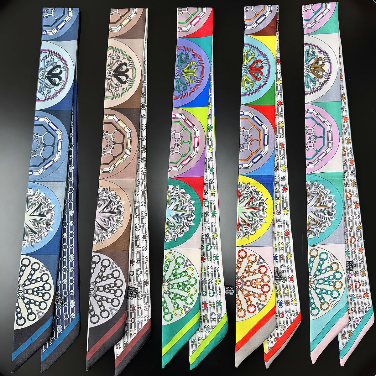 Luxury Skincare Headband - ผ้าพันคอไหมหรูหราสำหรับผู้หญิง ดีไซน์แบรนด์ รูปทรงครึ่งวงกลม สีสันสดใส ใช้เป็นผ้าคาดผม ผ้าคลุมผม