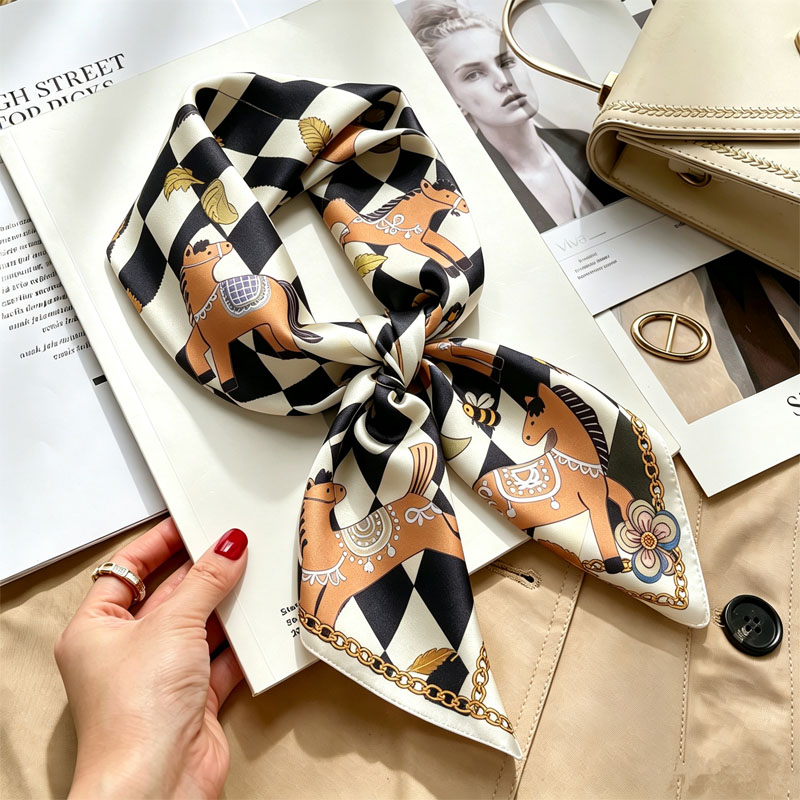 ผ้าพันคอไหมพิมพ์ลาย 70*70 ซม.  - Luxury Skincare Headband บทวิจารณ์และราคา